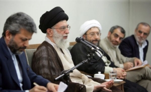Chameneí promluvil před volbami s kandidáty.